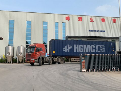 匯冠10噸啤酒發酵設備發貨俄羅斯代理商